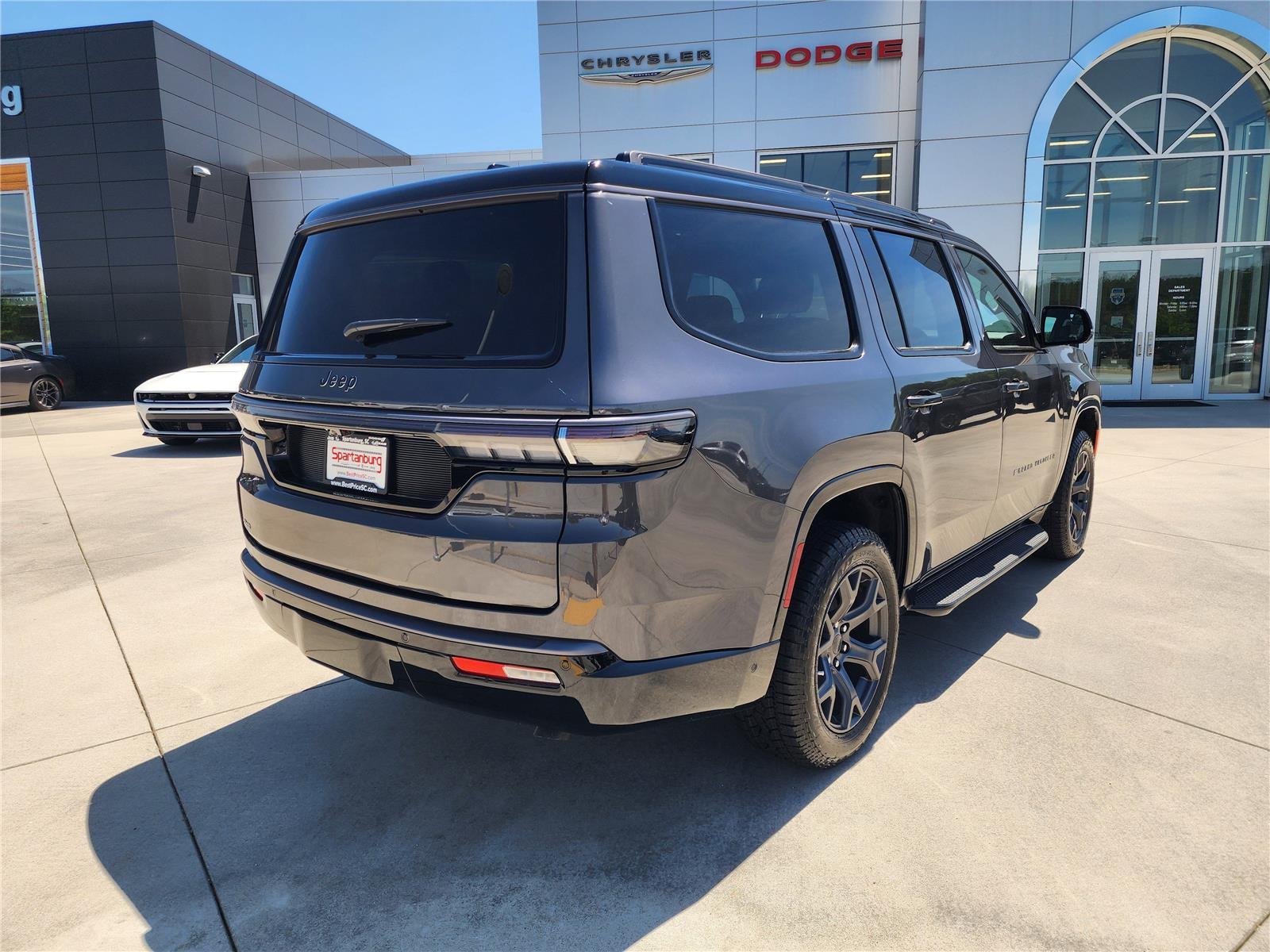 New 2026 Baltic-Gray Metallic Clear-Coat Exterior Paint Jeep Upland image 6
