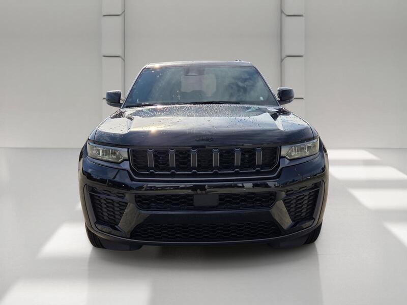 New 2026 Diamond Black Crystal Pearl-Coat Exterior Paint Jeep LAREDO ALTITUDE 4X4 image 8