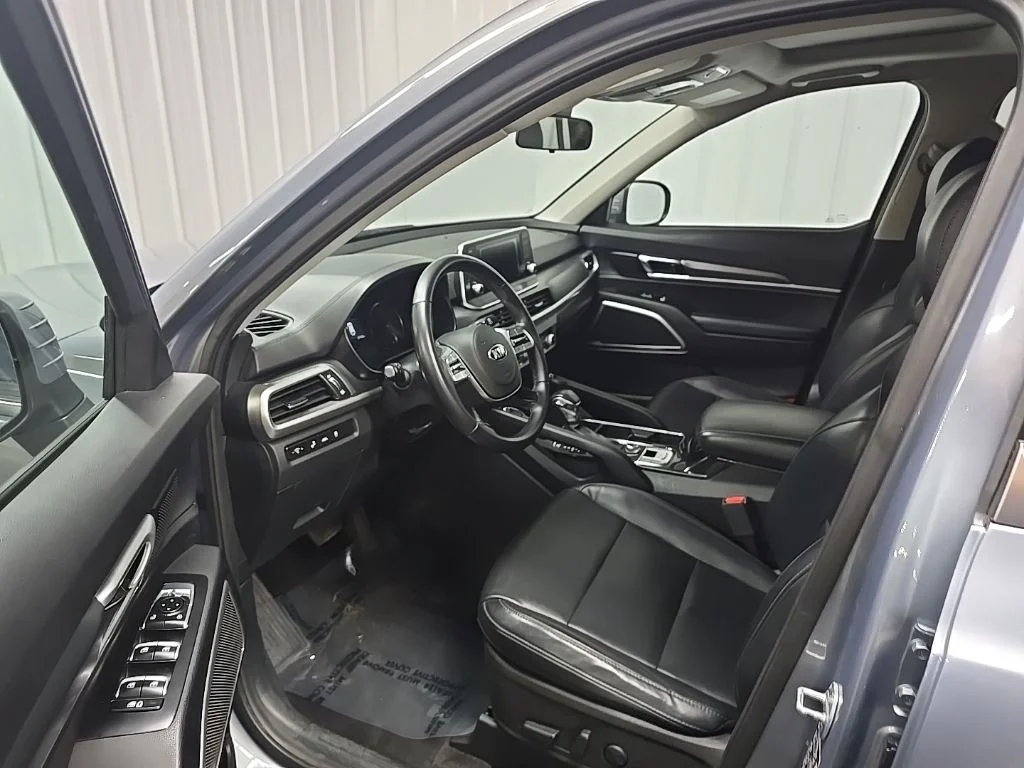 Used 2020 Silver Kia S image 31