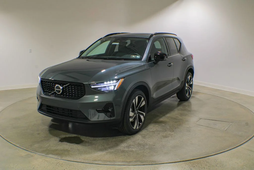 2026 Volvo XC40 B5 Ultra Dark AWD's photo