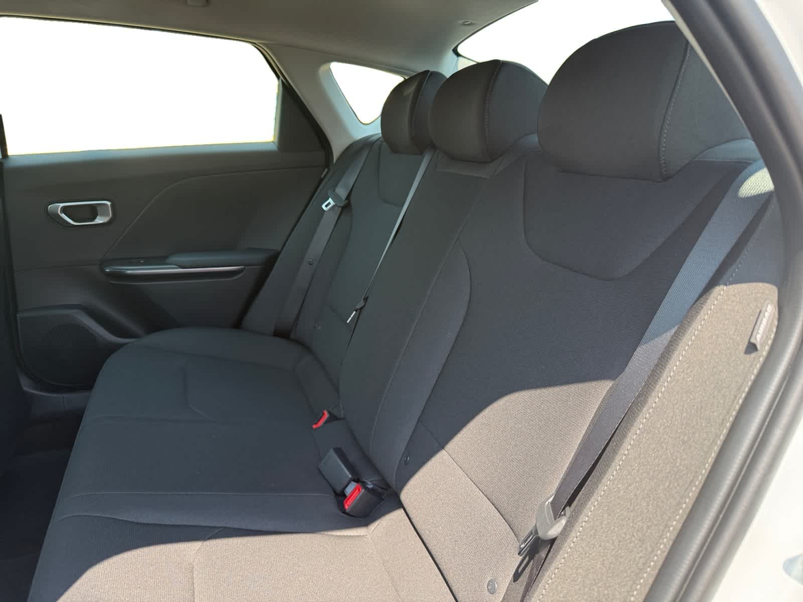 New 2026 SNOW WHITE PEARL Kia LX image 22