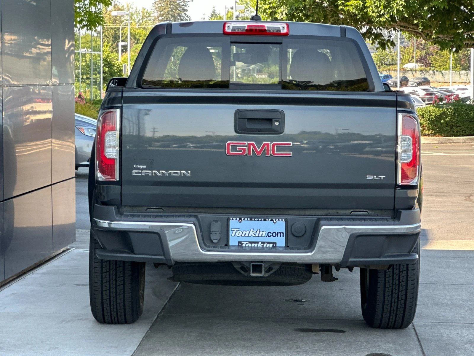 Used 2016 Cyber Gray Metallic GMC SLT image 4