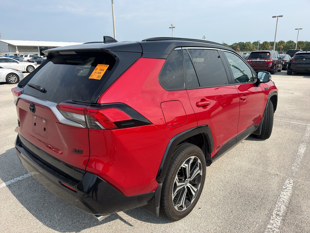 Used 2022 Supersonic Red/Midnight Black Metallic Toyota XSE image 3