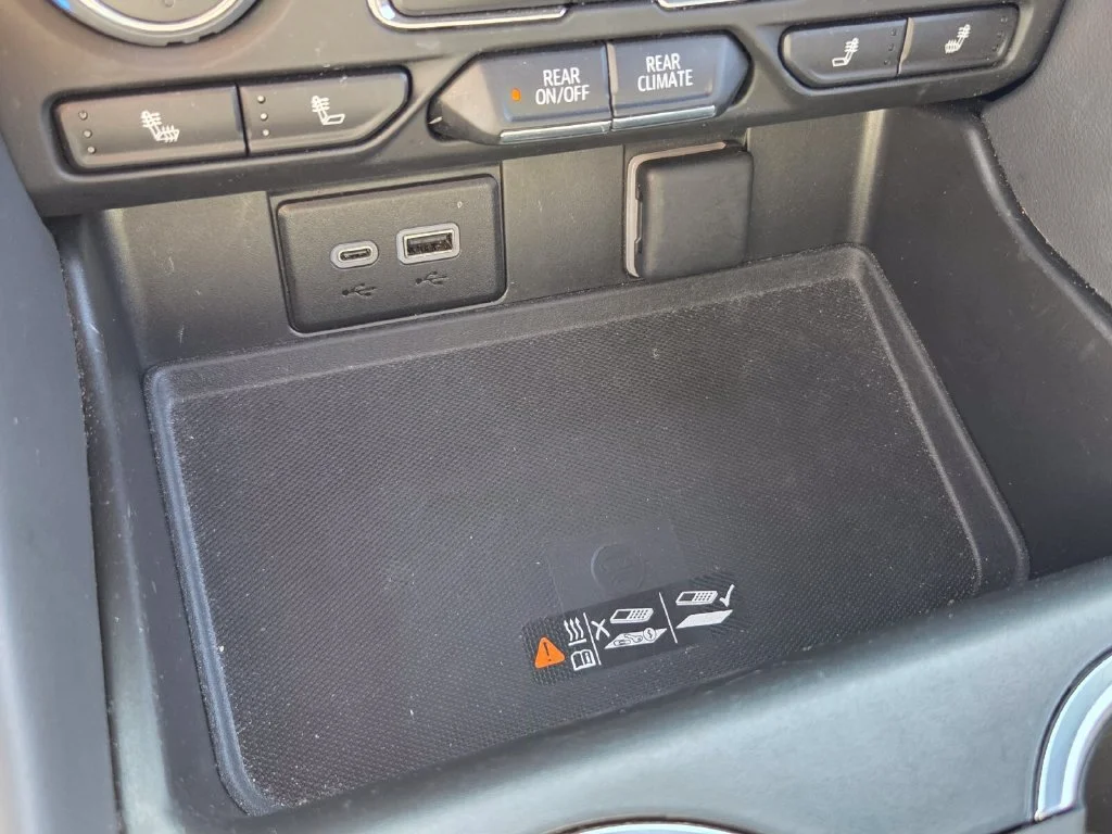 Used 2023 BLACK Chevrolet LT image 26