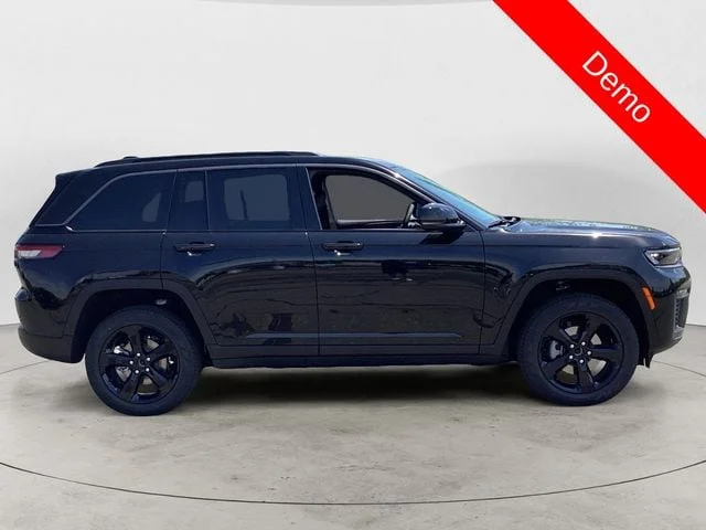 New 2026 Diamond Black Jeep LIMITED 4X4 image 6