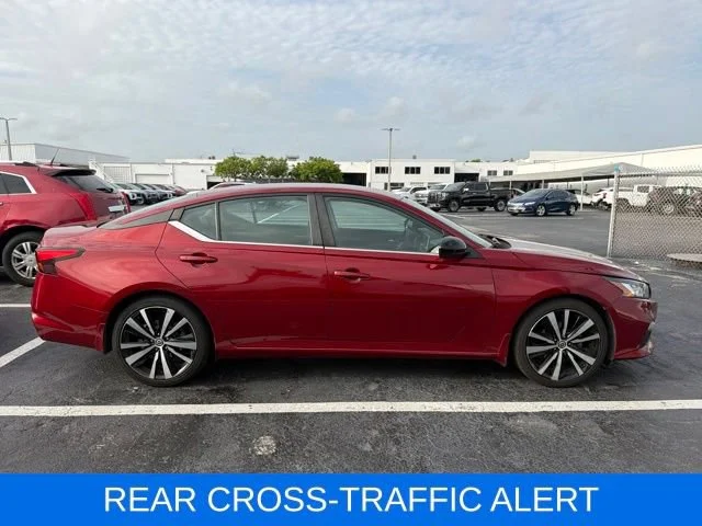 Used 2022 Red Nissan SR FWD image 6