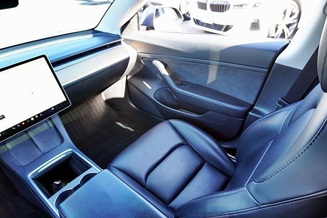 Used 2021  Tesla Standard Range Plus image 22