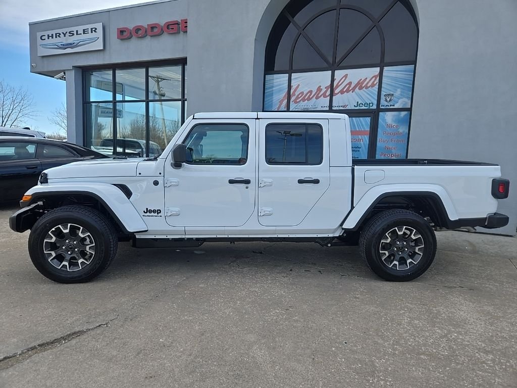New 2026 Bright White Clear-Coat Exterior Paint Jeep Sahara image 6