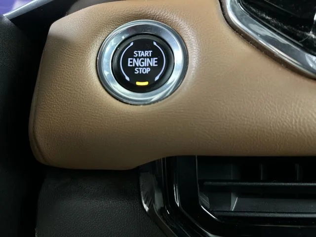 Used 2023  GMC AT4 image 13