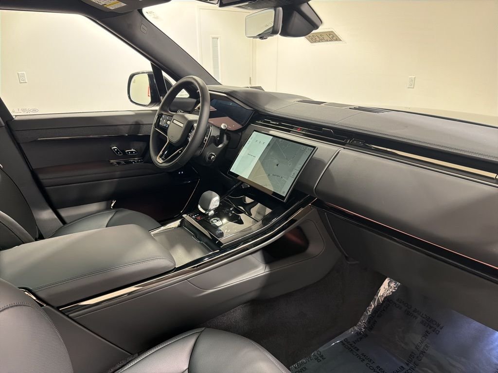 New 2026 Charente Grey Land Rover Dynamic SE image 24