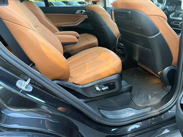 Used 2021 Gray BMW xDrive40i image 15