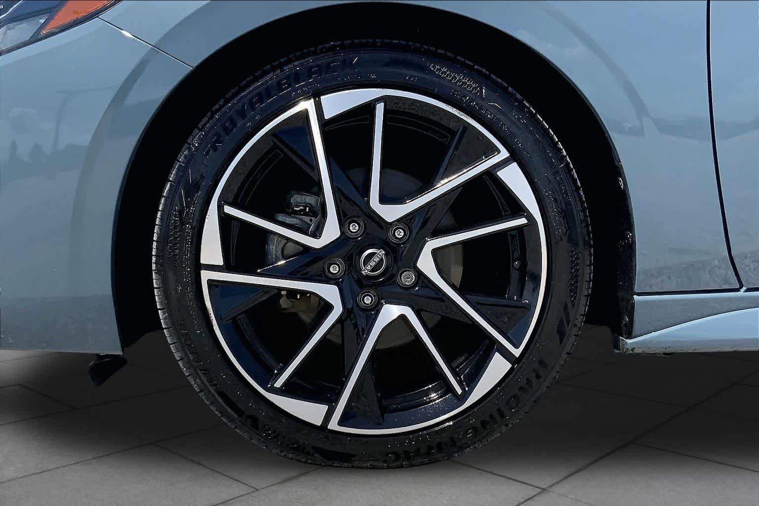 Used 2024 Atlantic Gray Metallic/Super Black Nissan SR image 11
