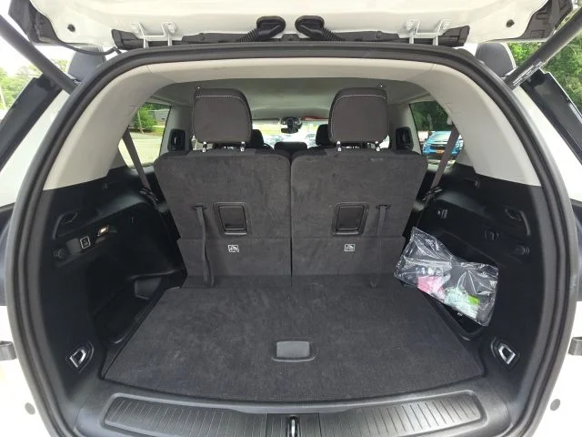 Used 2022 White Jeep Laredo image 13