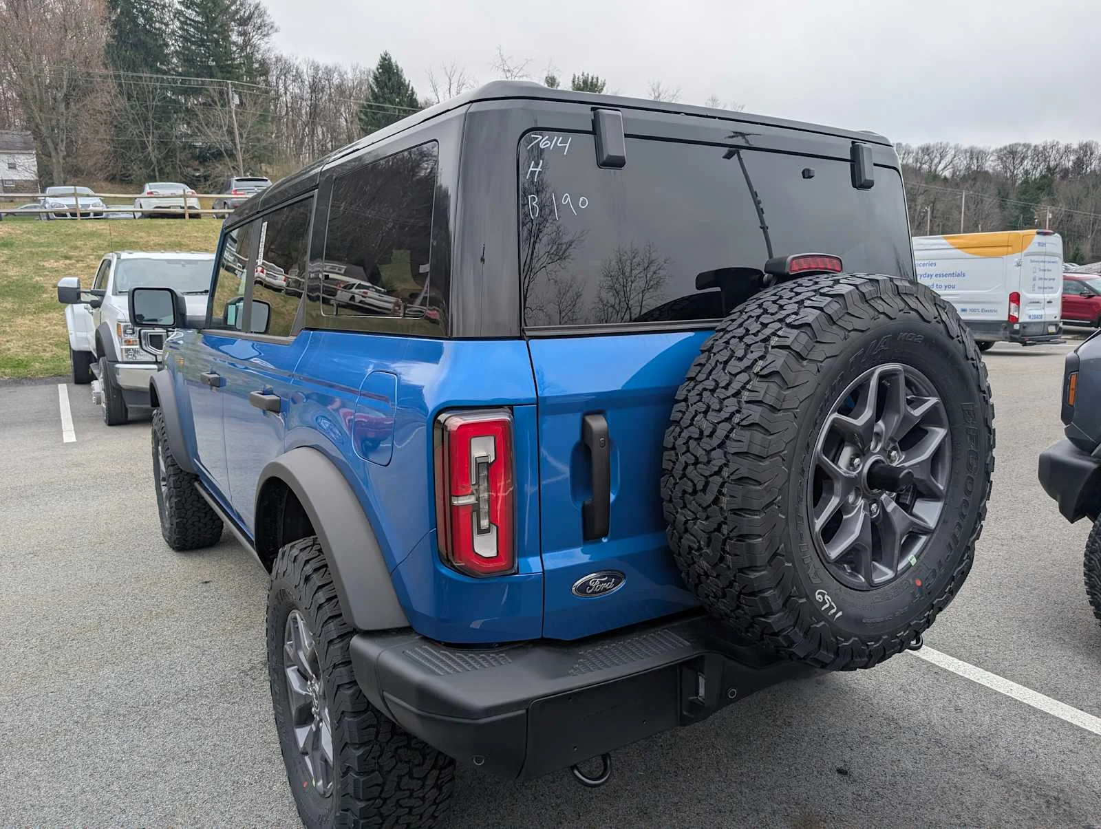 New 2025 Velocity Blue Metallic Ford Badlands® image 9