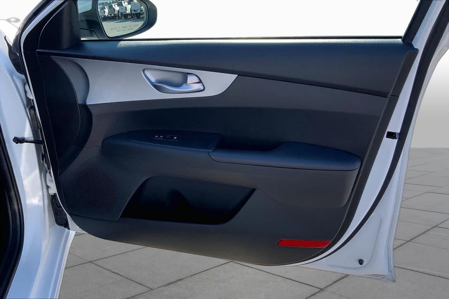 Used 2023 Snow White Pearl Kia LXS image 22
