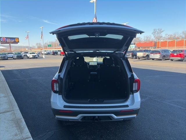 New 2026 Space White Metallic Ford Tremor® image 12
