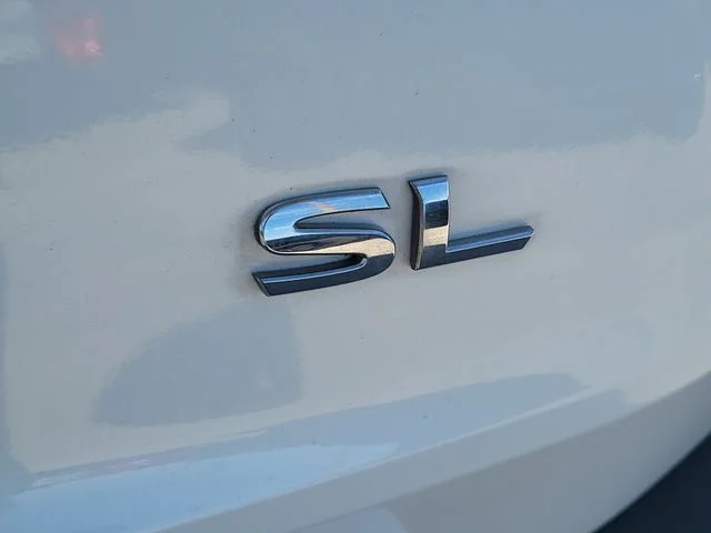 Used 2021 White Nissan SL image 9