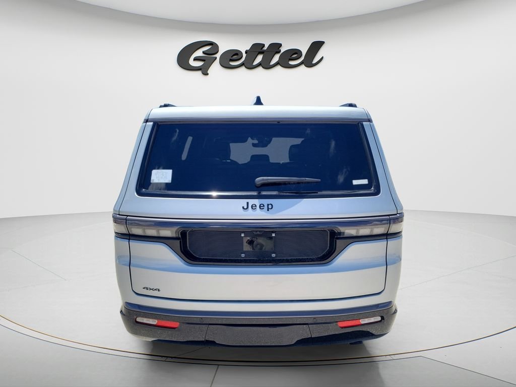 New 2026 Silver-Zynith Exterior Paint Jeep Limited Altitude image 6