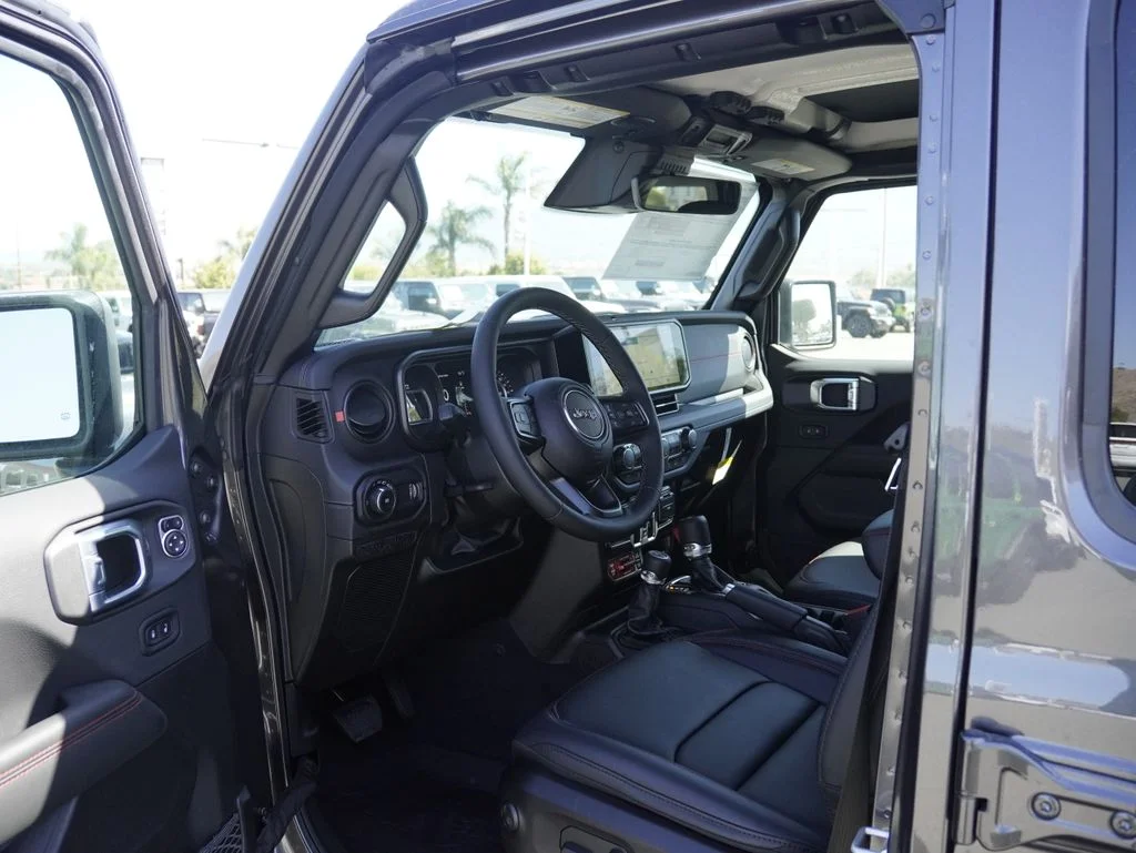 New 2026 Granite Crystal Metallic Clear-Coat Exterior Paint Jeep Rubicon X image 26