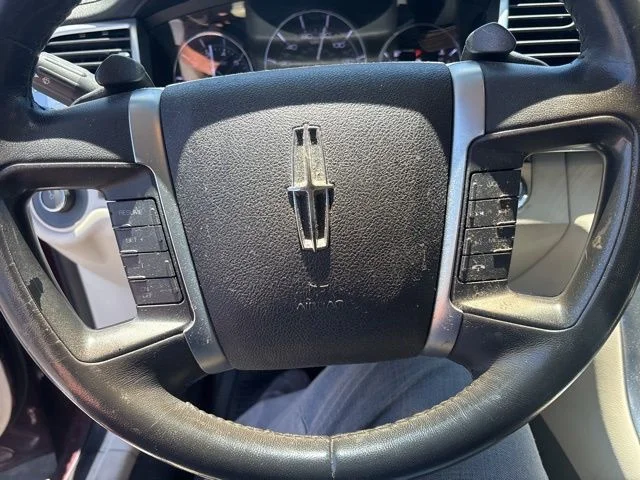 Used 2011 Red Lincoln Base image 25