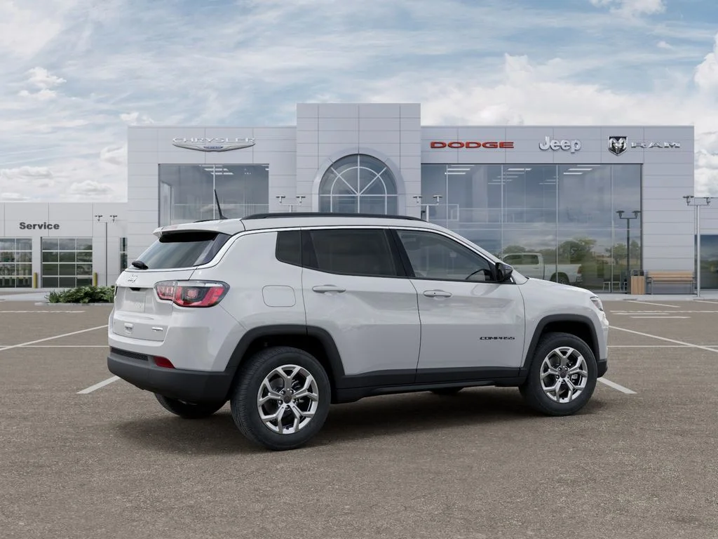 New 2026 Bright White Clear-Coat Exterior Paint Jeep Latitude image 4