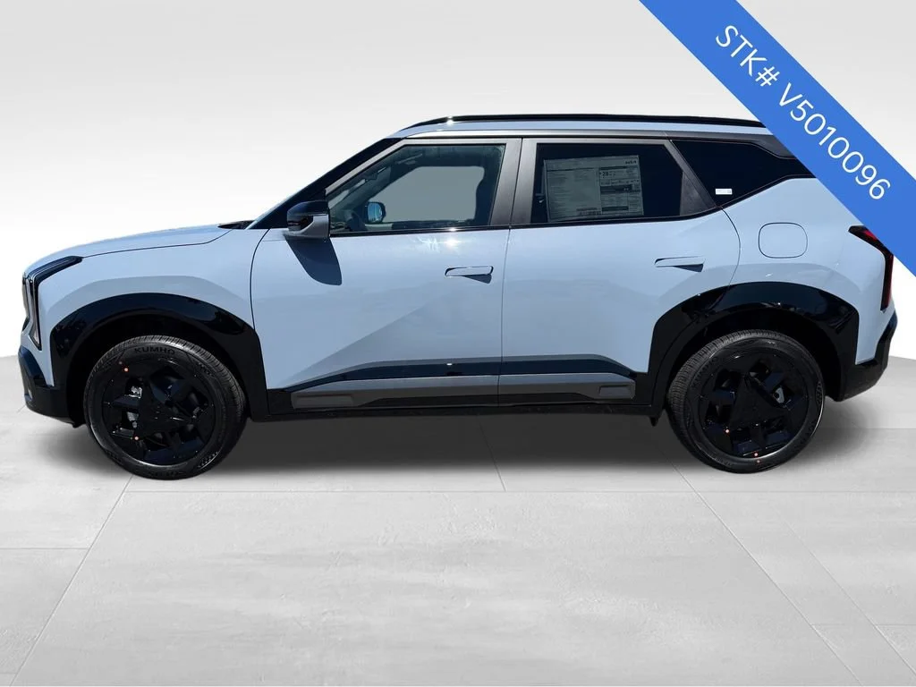 New 2027 Pale Gray Kia X-Line S image 4