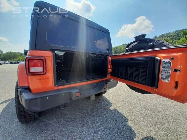 Used 2018 Punkn Metallic Clearcoat Jeep Sahara image 45