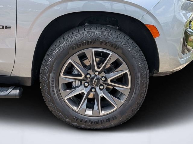 Used 2024 Gray Chevrolet Z71 image 11