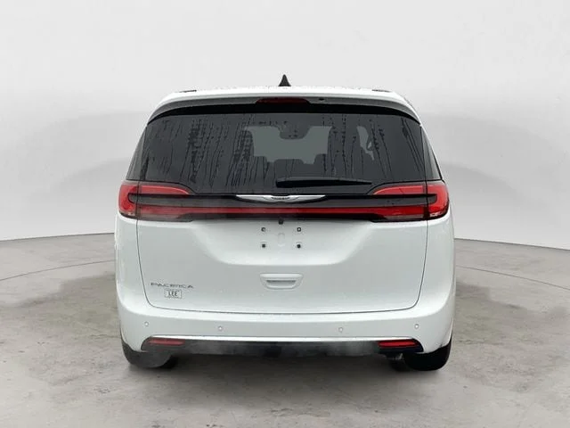 New 2026 Bright White Clearcoat Chrysler SELECT image 5
