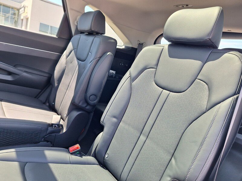 Used 2022 Black Kia EX image 23
