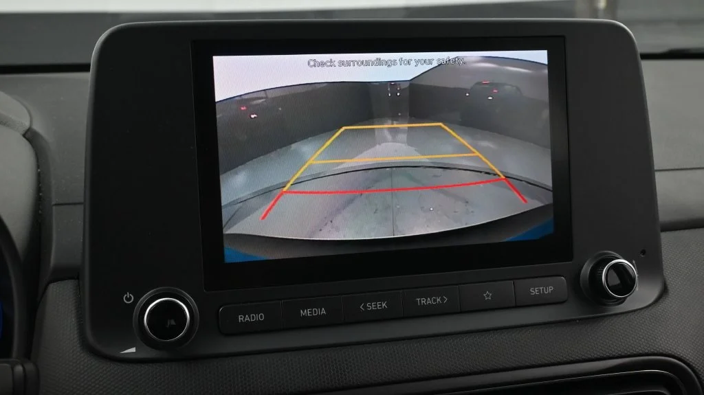 Used 2022 Green Hyundai SE image 21