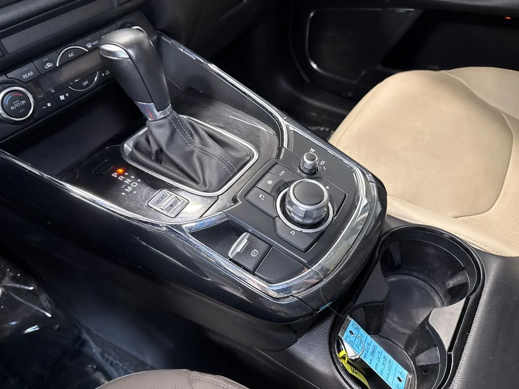 Used 2018 White Mazda Touring image 21