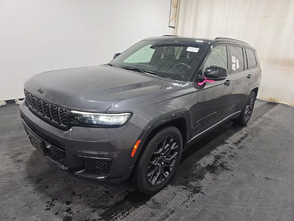Used 2023 Metallic Jeep Summit image 2