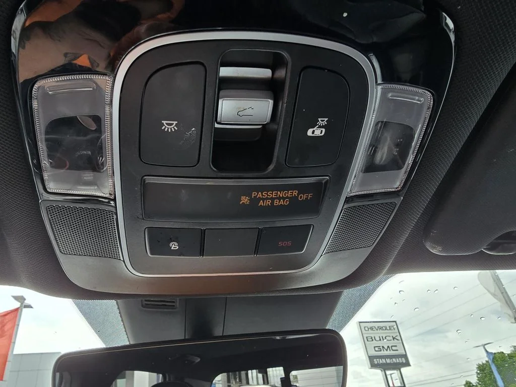 Used 2022 Ice White Hyundai SEL Premium image 17
