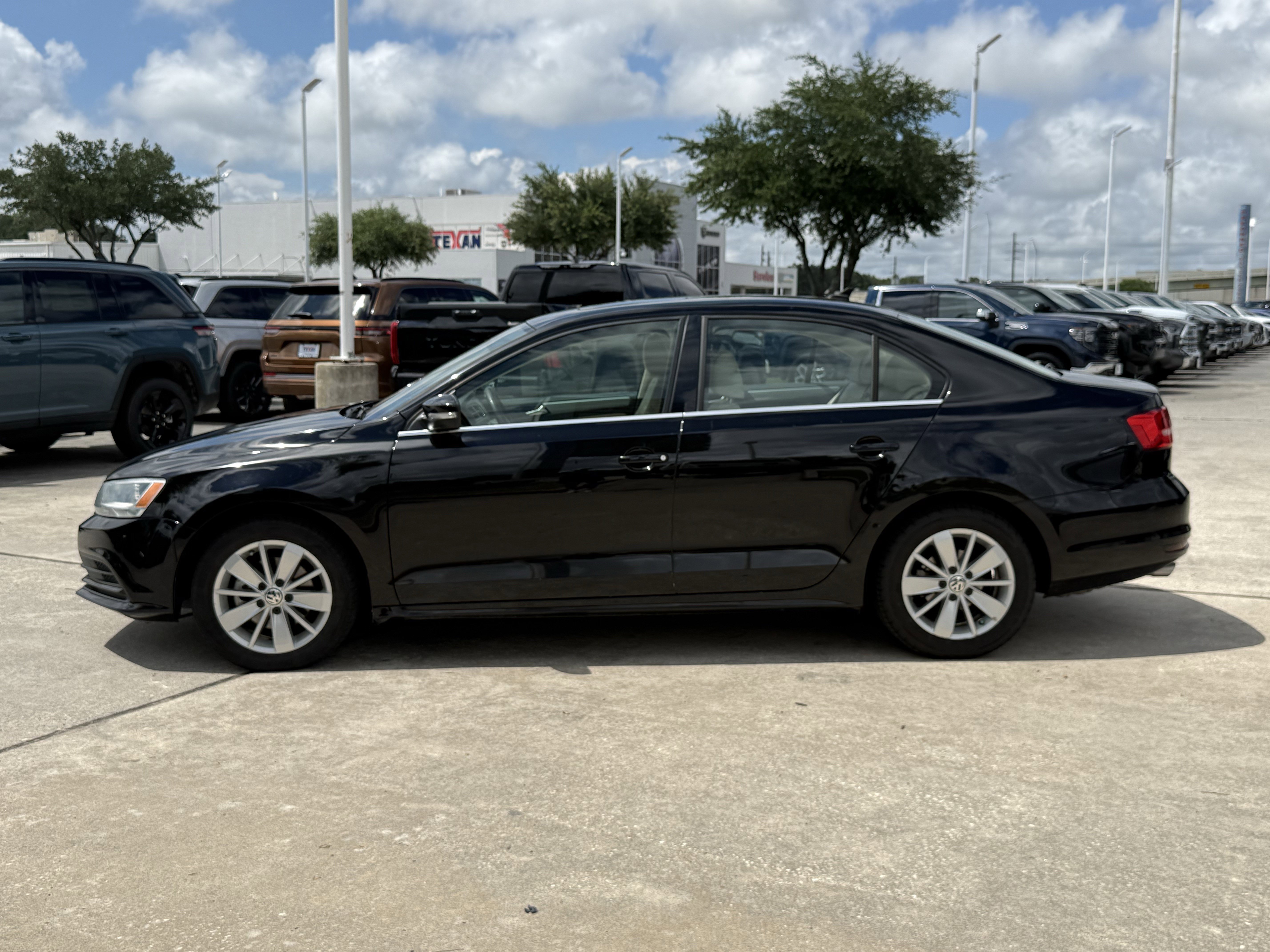 Used 2015  Volkswagen  image 7