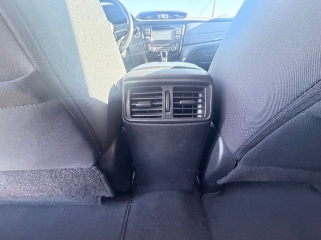 2017 Nissan Rogue SV - Photo 27