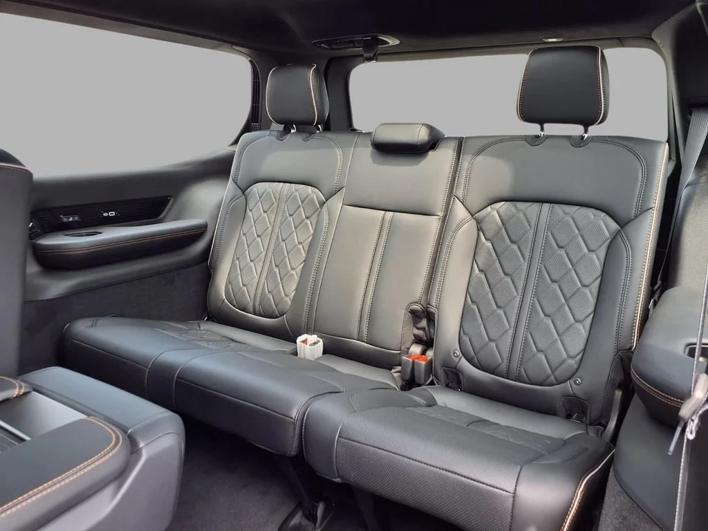 New 2026 High Gloss Black Exterior Paint Jeep Summit Reserve image 22
