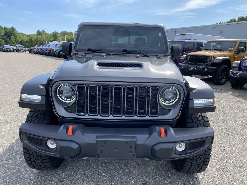 Certified Used 2026 Gray Jeep Mojave image 9