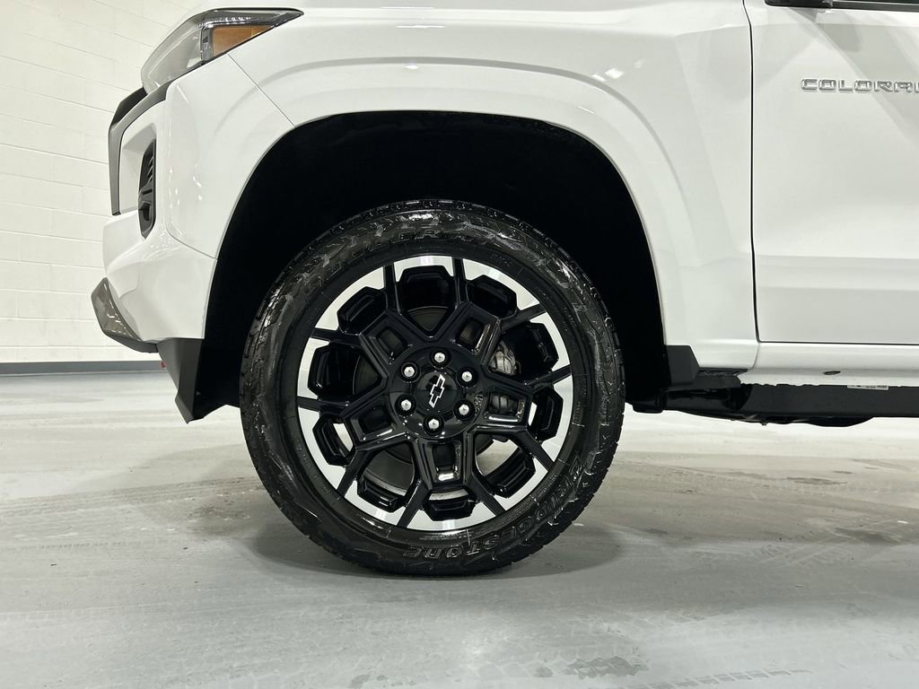New 2026 Summit White Chevrolet Z71 image 18