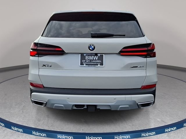 New 2026 Mineral White Metallic BMW xDrive40i image 5