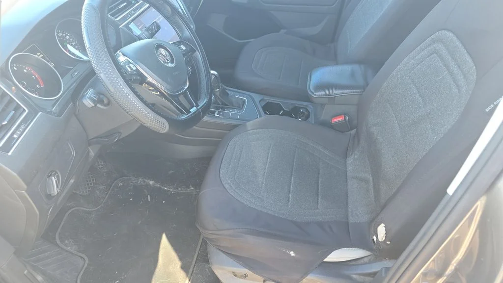 Used 2018 Gray Volkswagen 2.0T SE image 15