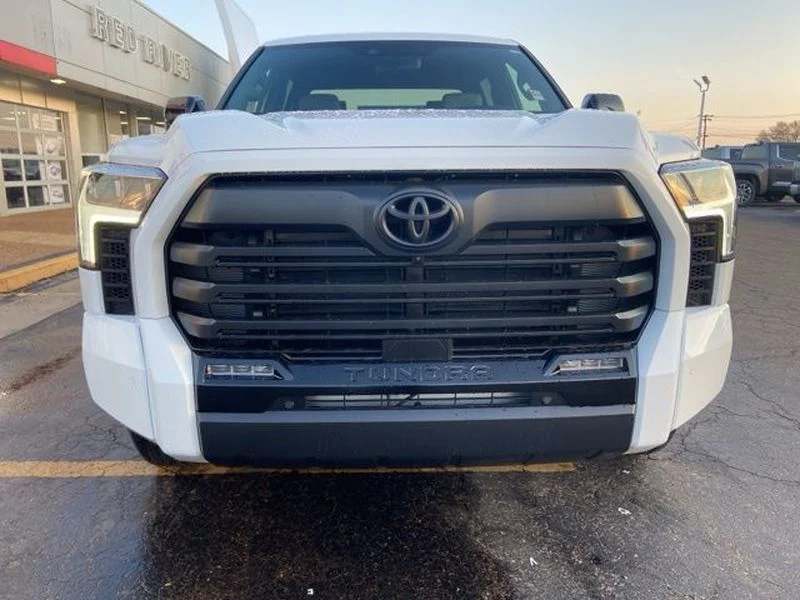 2026 Toyota Tundra Limited - Photo 8