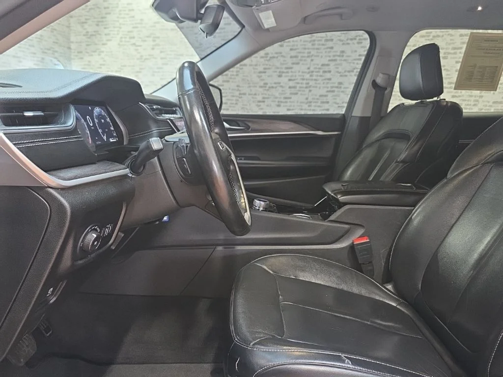 Used 2021 Silver Zynith Jeep Limited image 23