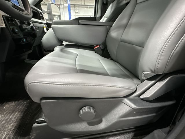 New 2026 Oxford White Ford F-550® XL image 18