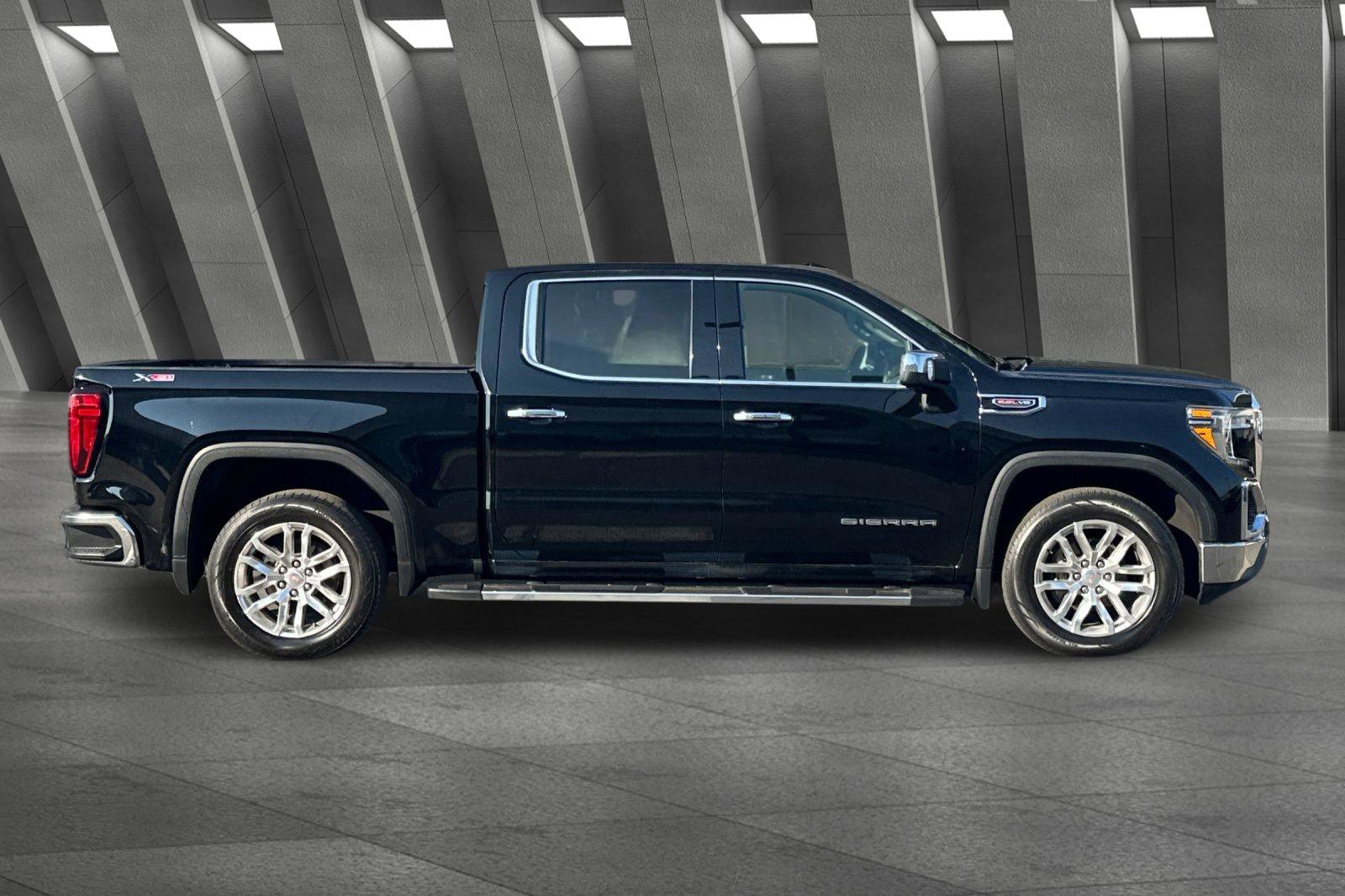 2019 Gmc Sierra 1500 SLT photo 2