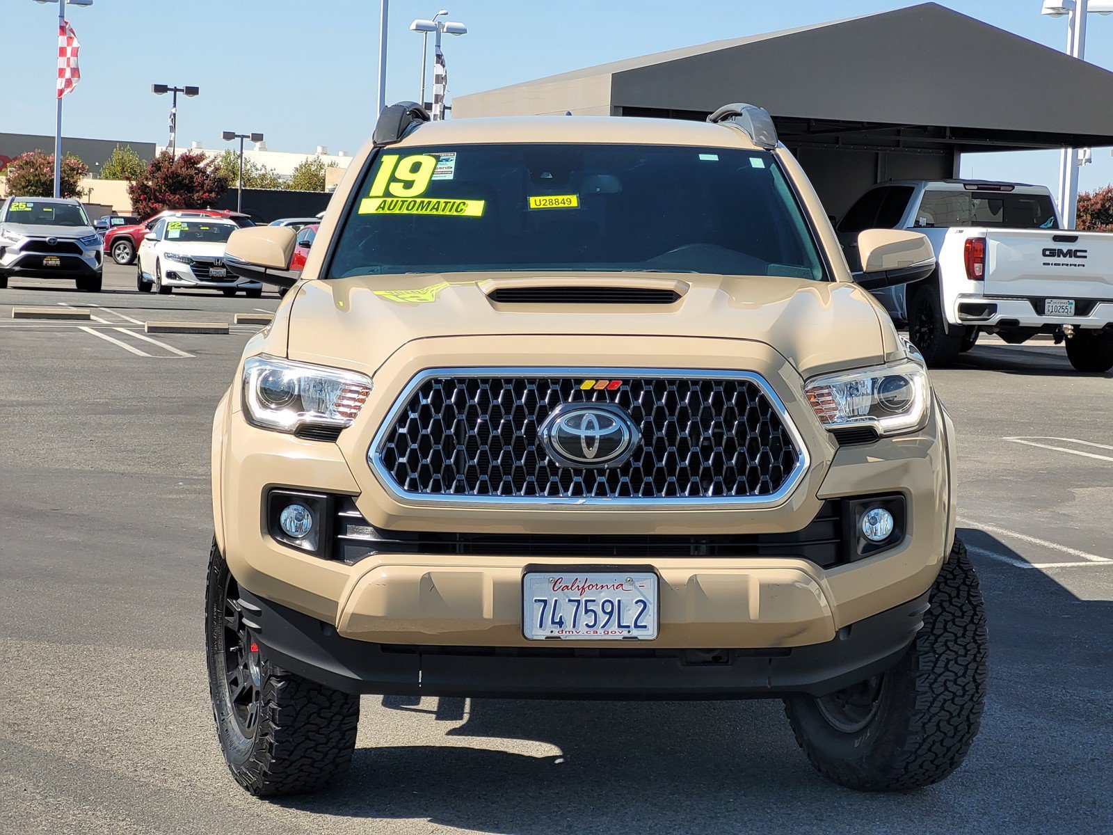 Used 2019  Toyota  image 2
