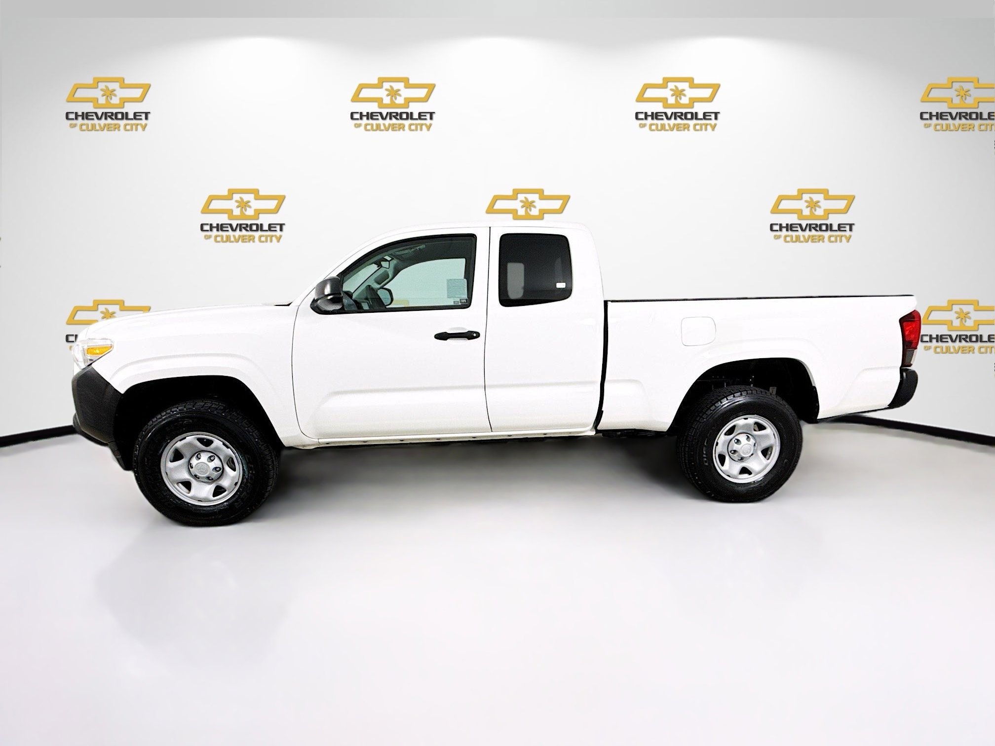 Used 2021  Toyota SR image 4