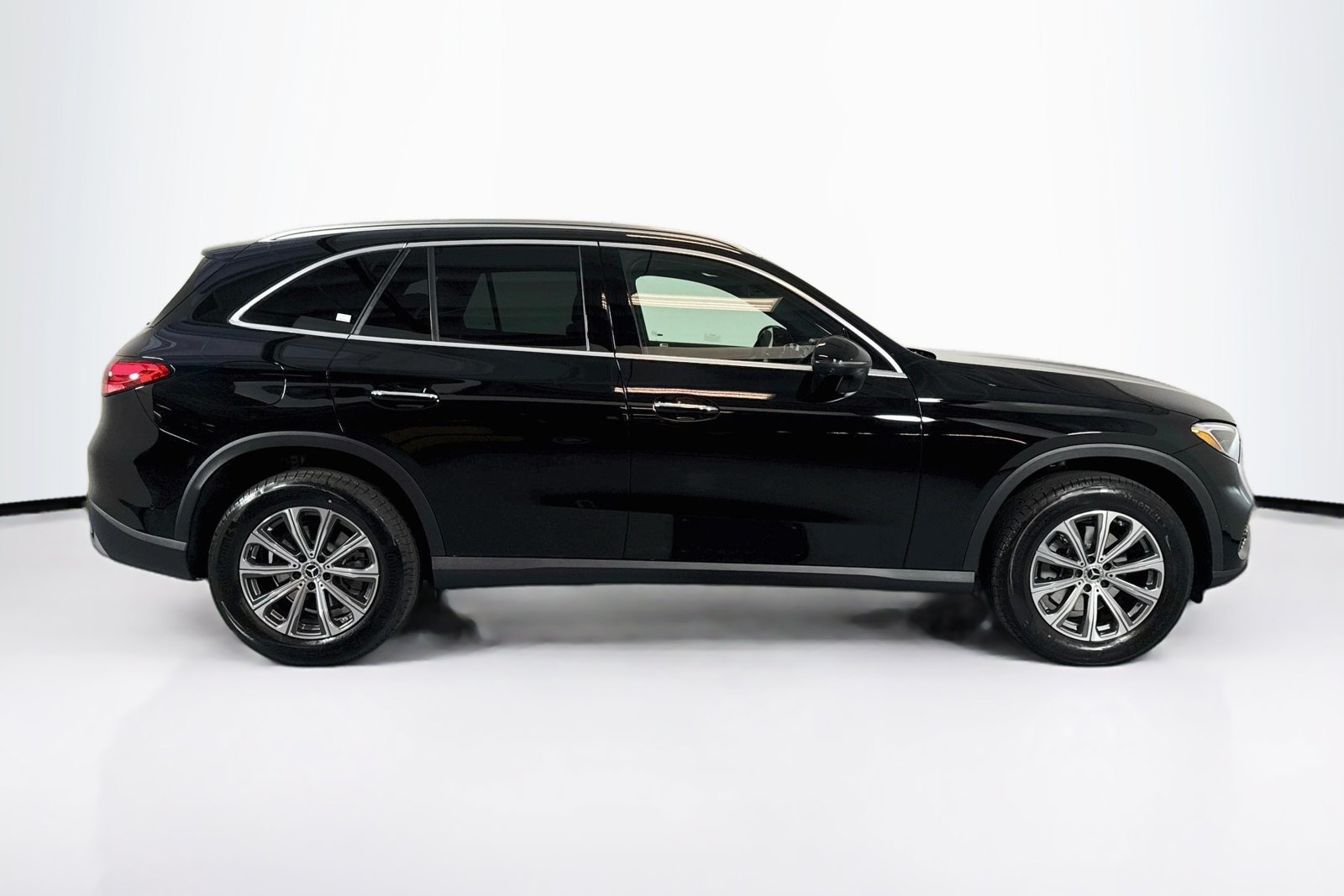 New 2026 Black Mercedes-Benz GLC 300 image 4
