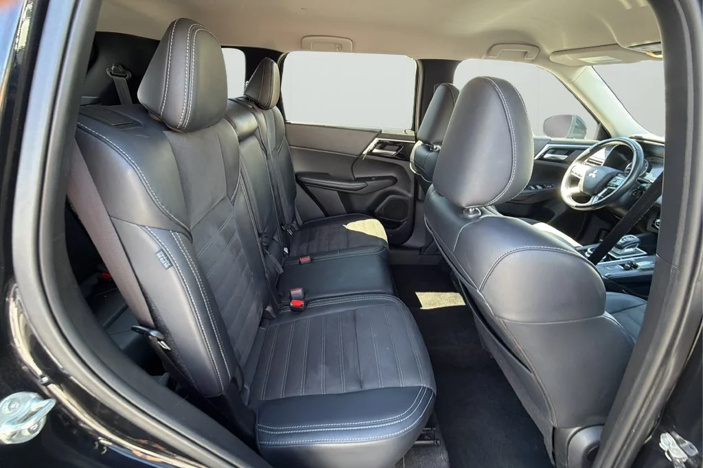 Used 2024 Black Mitsubishi SE image 12
