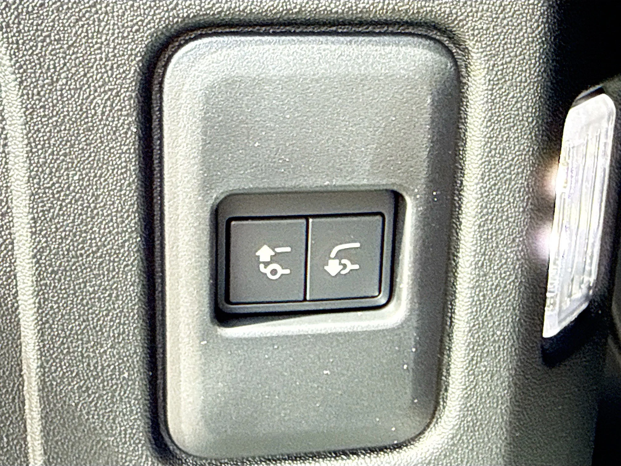 New 2026 Fuji White Land Rover X-Dynamic SE image 13
